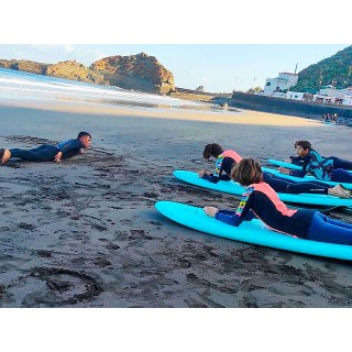 Clase de surf ¡Descubre la libertad del mar!