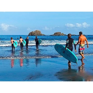 Clase de surf ¡Descubre la libertad del mar!