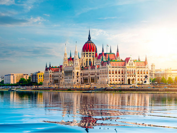 BUDAPEST: 3 noches FEBRERO con vuelo + hotel + crucero por el Danubio