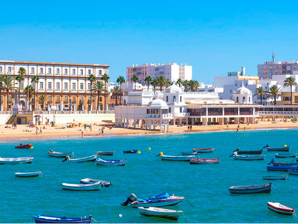 CÁDIZ: 3 noches ENERO con vuelo + hotel + autobús turístico